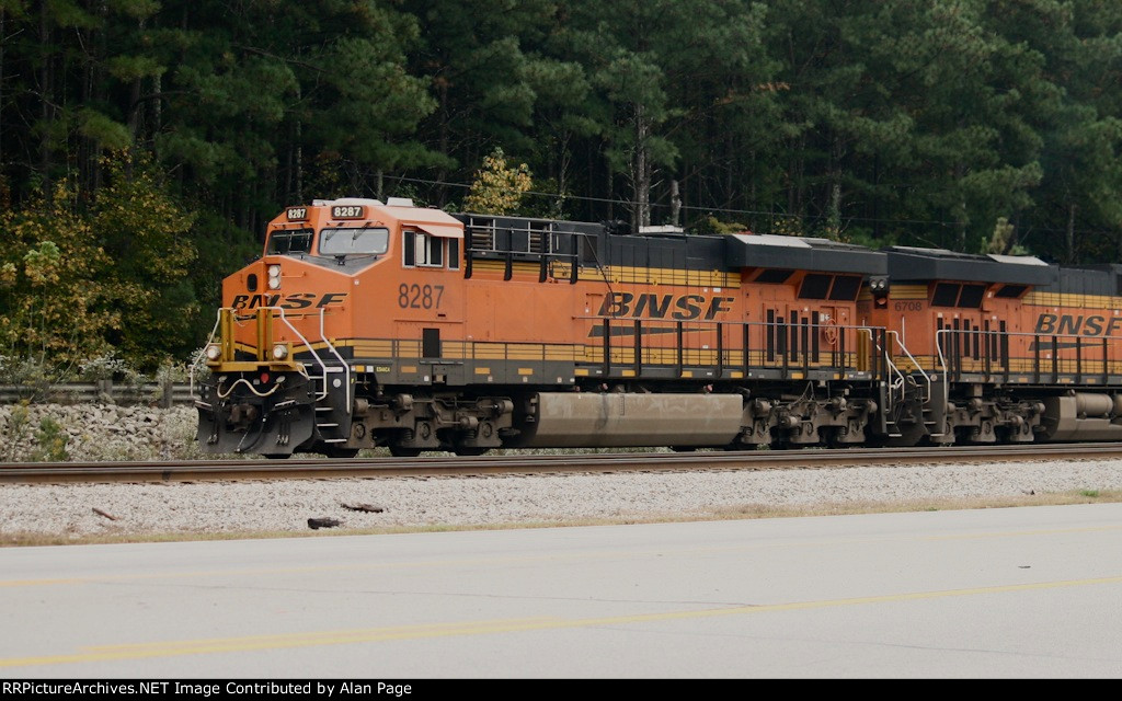 BNSF 8287 leads 6708 in a quartet of units